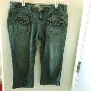 Aeropostale capri distressed jeans